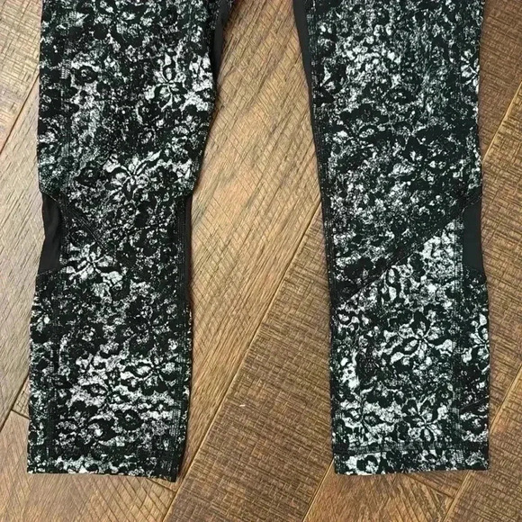 Lululemon Pace Revival Crop Legging 22” - Picture 4 of 13